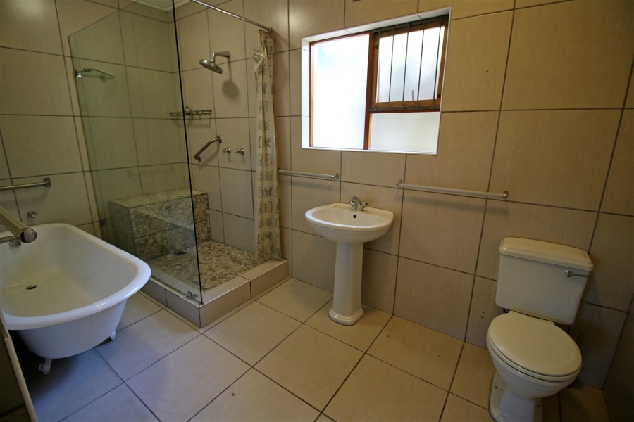 5 Bedroom Property for Sale in Vincent Eastern Cape